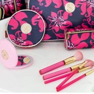 NWT Lilly Pulitzer GWP Travel Mirror and Makeup Brush Set